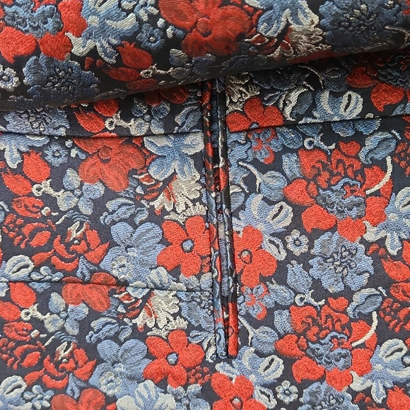 BCBGMaxAzria KAMRYN Jacquard Red and Blue Floral Blazer - Picture 4 of 11